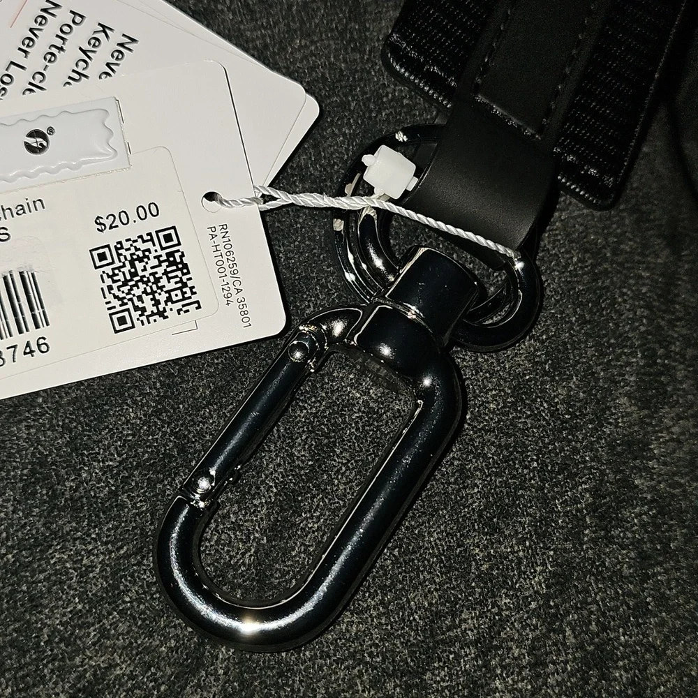 Lululemon Never Lost Keychain!! Nwts, BLK/WHT!!